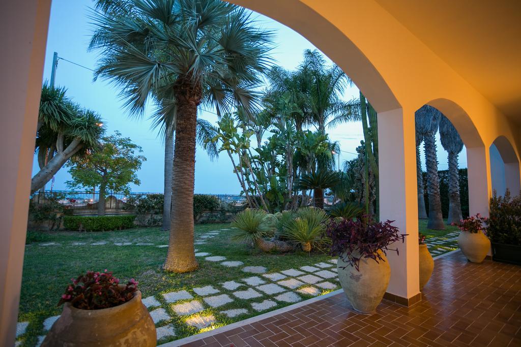 Temenos Villa By Ortigiaapartments Syracuse Extérieur photo